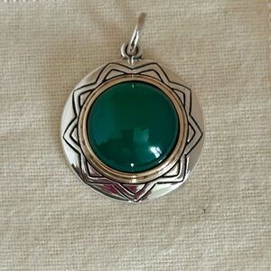 RETIRED - James Avery - Heirloom Collection Agate Pendant